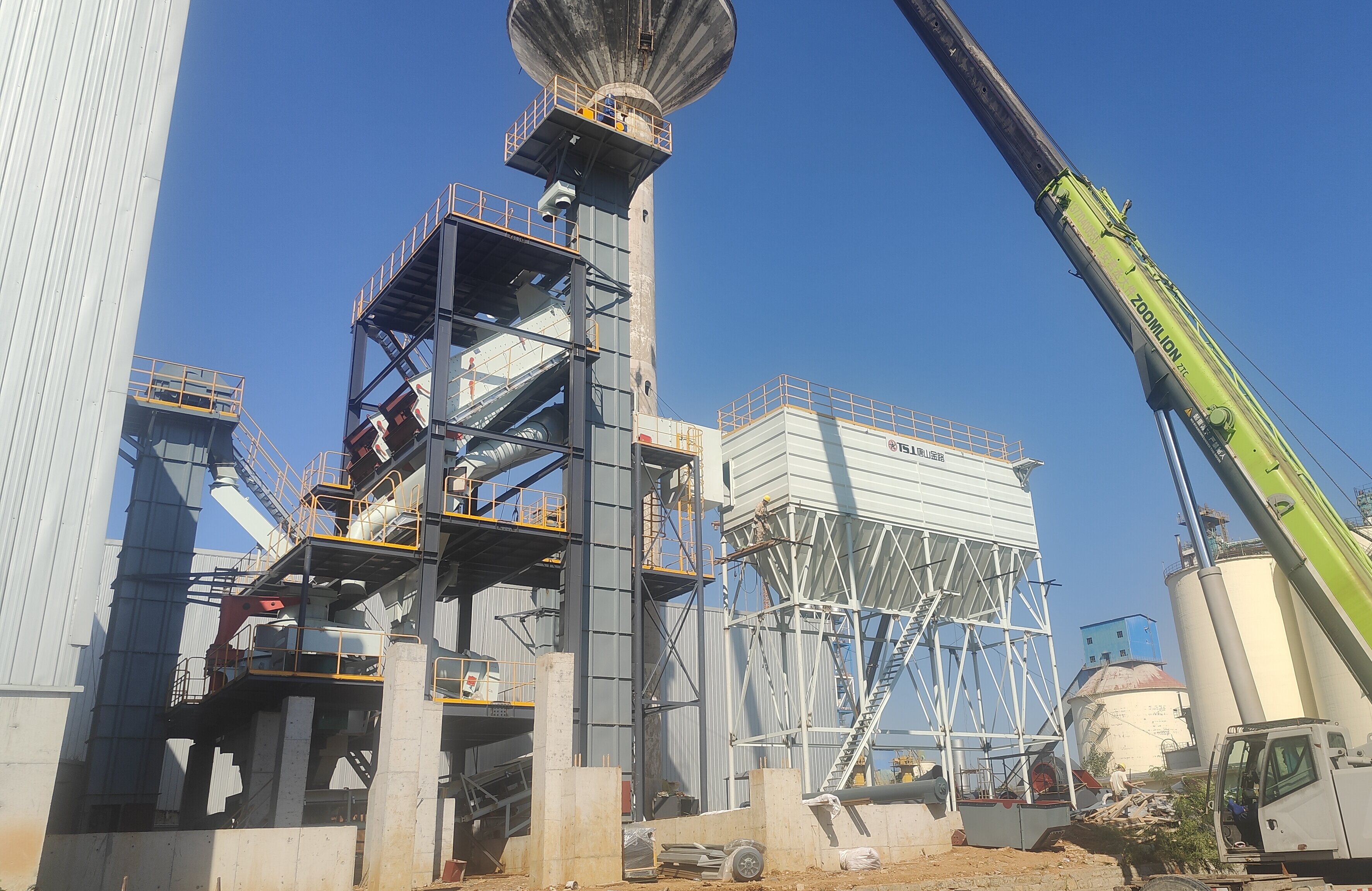 建筑垃圾堆成山？制砂楼一键 “点石成金”！